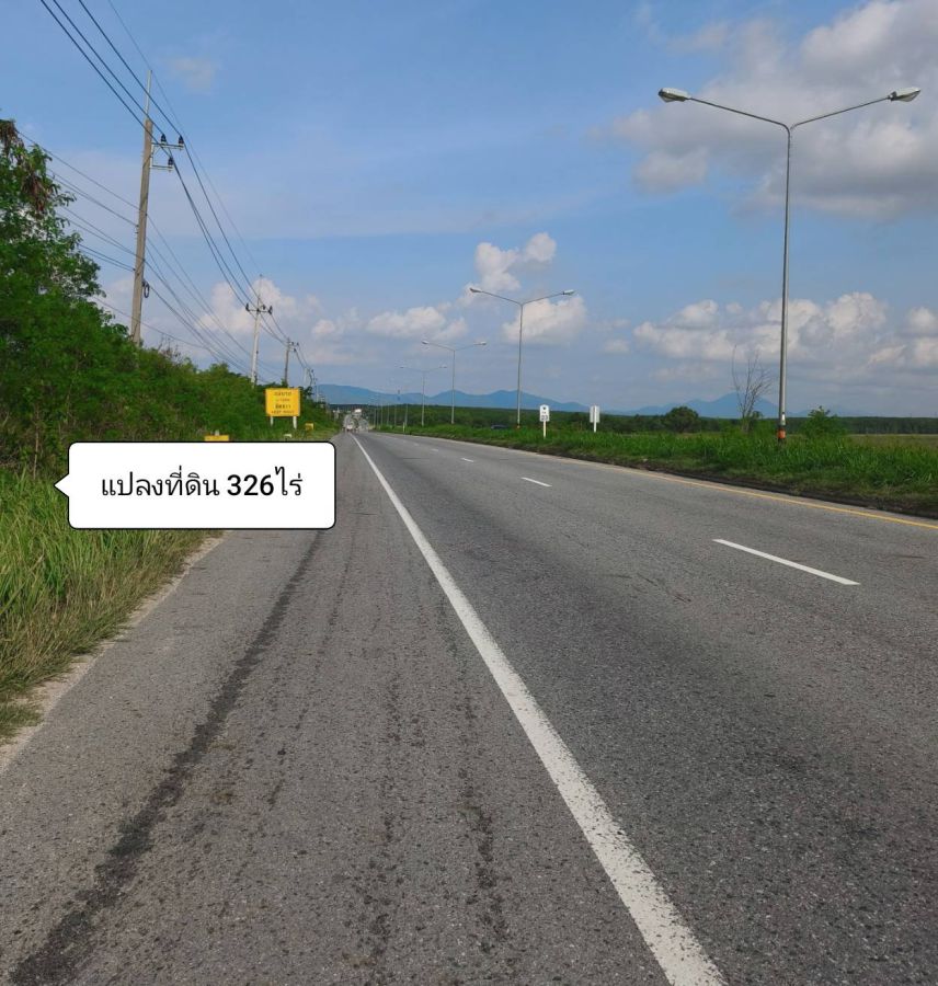 - ขายที่ดินเปล่าเนื้อที่ 326 ไร่ ติดถนนสี่เลนส์เส้น 3574 พื้นที่สีเหลืองมีเส้นทแยงสีเขียว ต.ละหาร อ.ปลวกแดง จ.ระยอง ใกล้อ่างเก็บน้ำคลองใหญ่