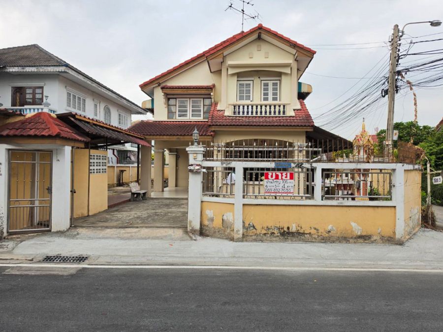 - หมู่บ้านราชพฤกษ์ ซอยวัดกู้ ขายบ้าน 2 หลัง 106 ตร.วา 6 นอน 4 น้ำ จอดรถ 3 คัน ใกล้ MRT ห้าแยกปากเกร็ด