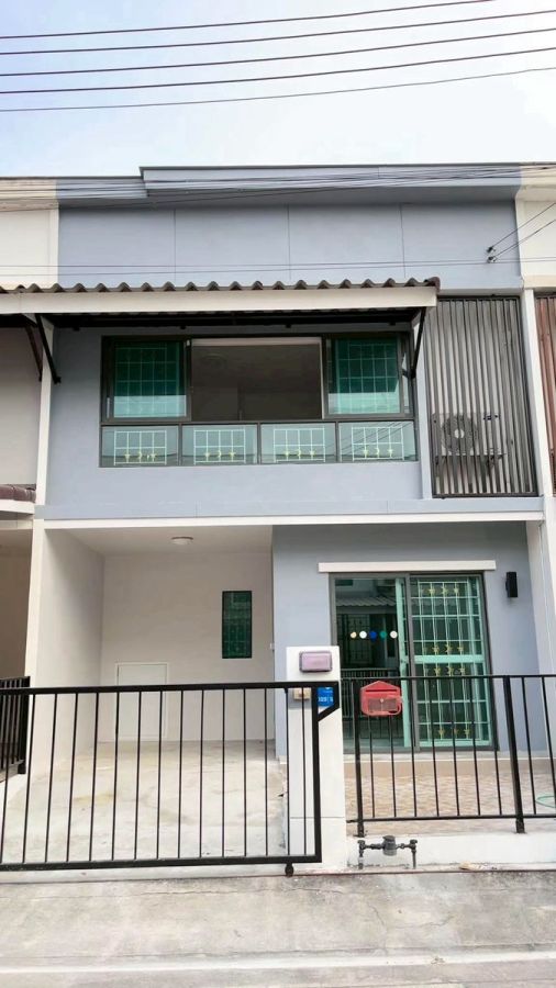 - ทาวน์เฮ้าส์ 2 ชั้น หมู่บ้าน พฤกษา 83 บรมราชชนนี-สาย 53 ติดเซ็นทรัลศาลายา เนื้อที่ 18 ตารางวา 3 ห้องนอน ถนนบรมราชชนนี