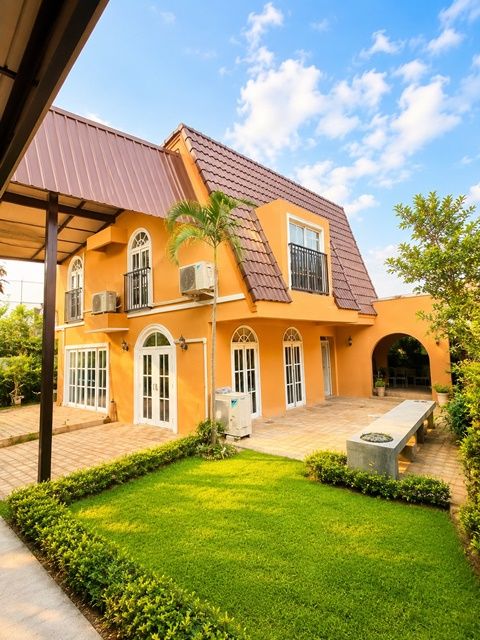 - รพ.เกษมราษฎร์ สุขาภิบาล3 700 ม. 107 ตร.ว. 320ตร.ม. รามคำแหง110-120 ใกล้ MRTสัมมากร 400 ม. บ้านเดี่ยว 2ชั้น 3-4นอน 2น้ำ