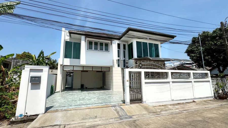 - ให้เช่า บ้านเดี่ยว โครงการ เคหะนคร 3 พัฒนาการ 50 บ้านรีโนเวทใหม่ ใกล้รถไฟฟ้าสายสีเหลือง ราคา 47,000 บาท/เดือน