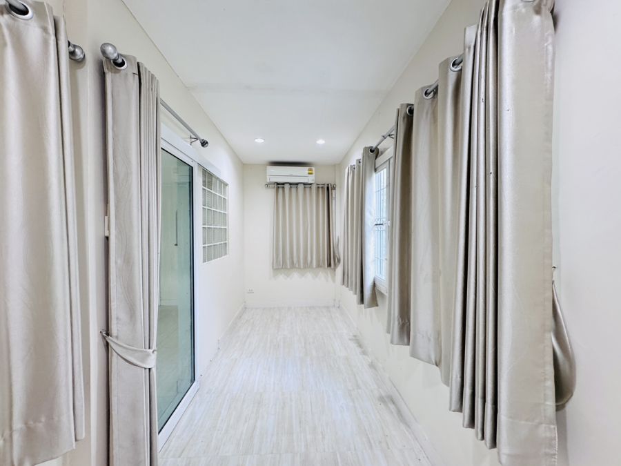 - บ้านเดี่ยว หมู่บ้านมณีรินทร์ พาร์ค ไทรม้า-ท่าอิฐ นนทบุรี