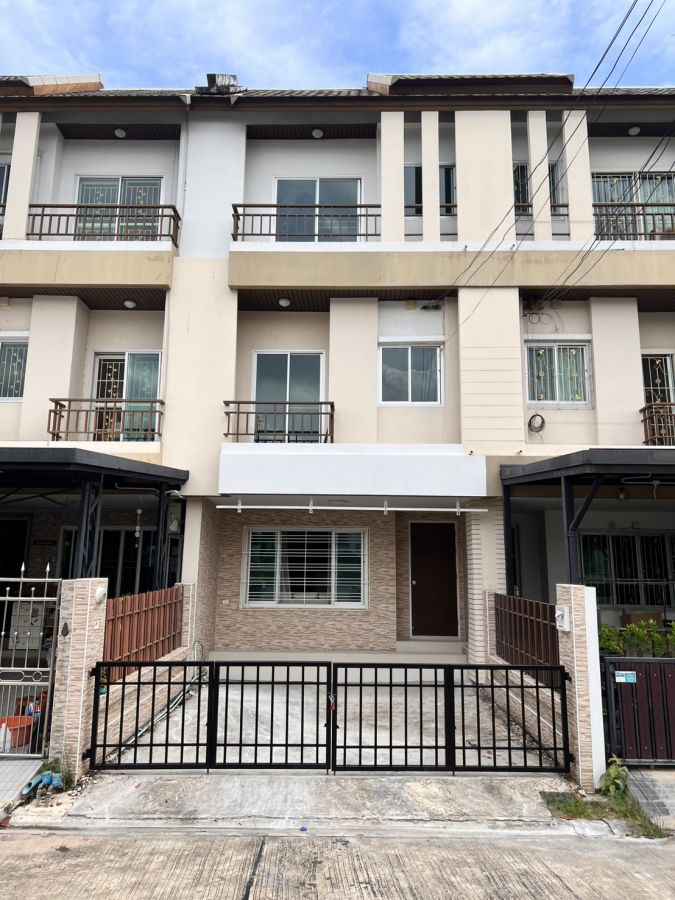 - ขายทาวน์โฮม 3 ชั้น 20.5 ตรว โครงการเออเบิร์นธารา สุขสวัสดิ์ 70 - ประชาอุทิศ พื้นที่เยอะ 170 ตรม ราคา 2.95 ล้าน ( ต่อรองได้ )