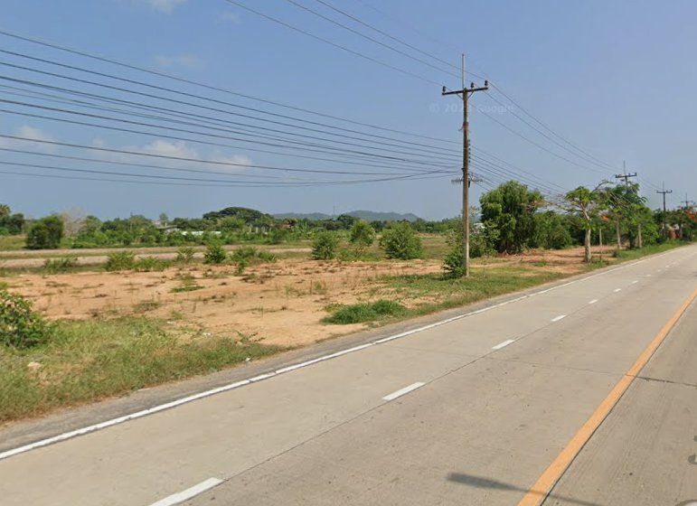 - ขายที่ดินบ้านเพ 27 ไร่ ถมแล้วติดถนน2ด้าน ในไร่ซอย13 ใกล้หาดเพและอุทยานเขาแหลมหญ้า4กม. อ.เมืองระยอง