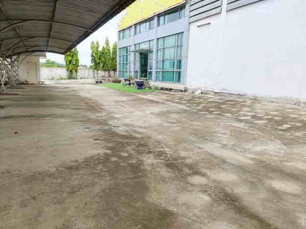 - ให้เช่าโรงงาน / โกดัง พร้อมห้องพัก ใกล้สนามบินสุวรรณภูมิ พื้นที่ 860 ตร.ม.