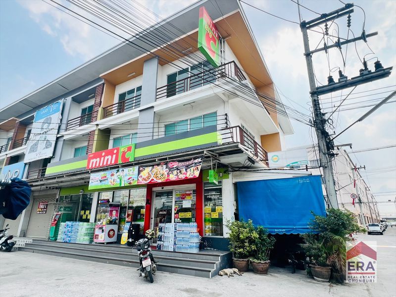 - ขายอาคารพาณิชย์3ชั้น ติดถนนใหญ่พานทอง พร้อมผู้เช่า Mini Big C รับรายได้ทันที