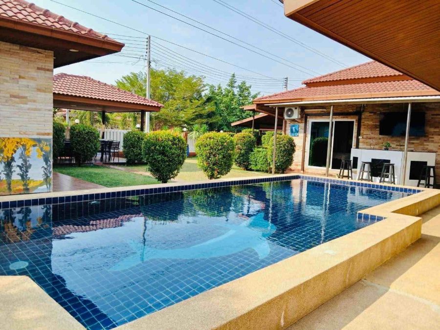 - พูลวิลล่าสไตล์รีสอร์ทให้เช่า Middle House Pool Villa Pattaya ซอยสยาม 6 ห้องนอน 7 ห้องน้ำ