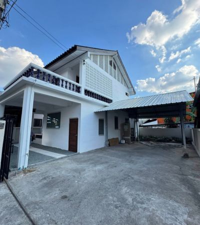 - บ้านเดี่ยว โซนนิมมาน ถ.สวนดอก บรรยากาศสงบ เป็นส่วนตัว พร้อมเข้าอยู่ ทำเลและศักยภาพการลงทุนถือว่าคุ้มค่ามาก