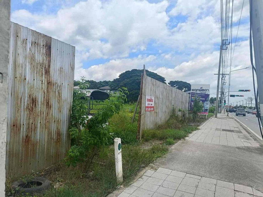- ขายที่ดินเปล่า ทำเลดี ติดหมู่บ้านพฤกษ์ลดา เหมาะสำหรับทำร้านค้าขายและโกดัง กรุงเทพ