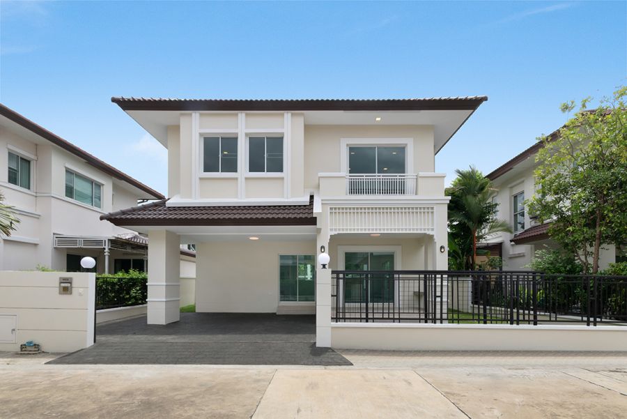 - บ้านเดี่ยว 2 ชั้น รีโนเวทใหม่ หมู่บ้าน เดอะ เซนโทร รัตนาธิเบศร์ ใกล้กับวัดสวนแก้ว และรถไฟฟ้า MRT สายสีม่วง สถานีบางพลู