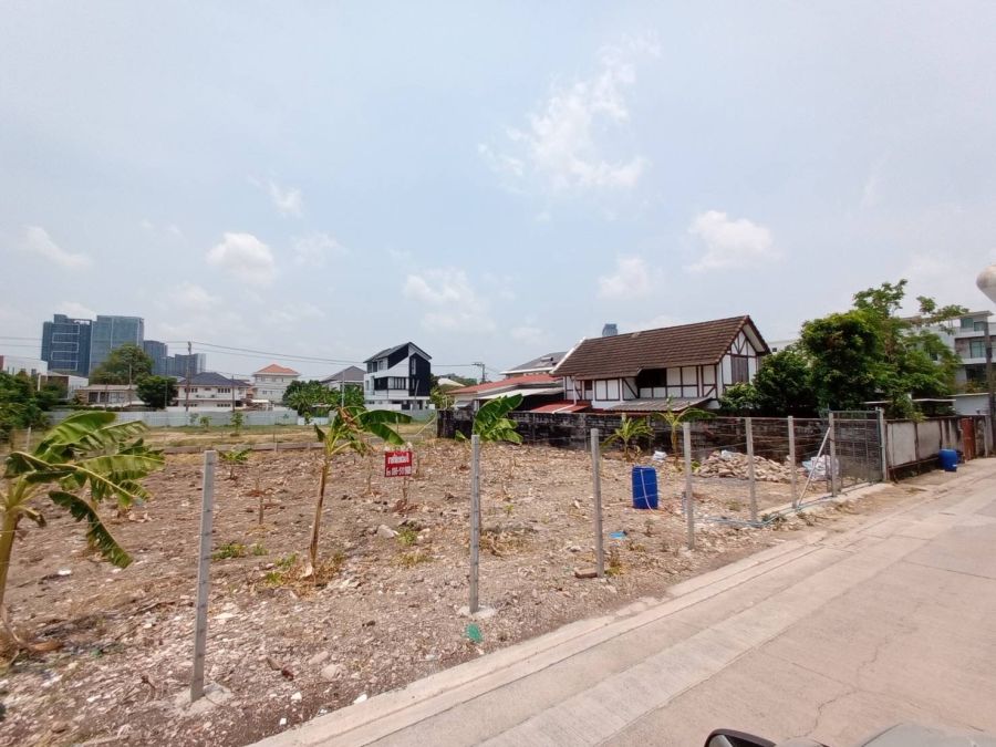 - ขายที่ดินเปล่าถมแล้ว รามคำแหง ซอย 18 ทำเลดี เดินทางสะดวก ใกล้รถไฟฟ้าสายสีส้ม