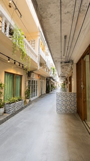 - เยาวราช MRT วัดมังกร 200 ม. Shophouse ให้เช่า 1 น้ำ 1 ครัว 42 ตร.ม.ทำเลไชน่าทาวน์ เหมาะสำหรับร้านค้า คาเฟ่ หรือธุรกิจ แหล่งท่องเที่ยว