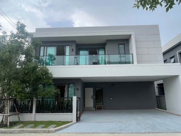 - ให้เช่าบ้านเดี่ยวโครงการหรู The Centro Bangna ขนาด 4 ห้องนอน 5 ห้องน้ำ ใกล้เมกะบางนา