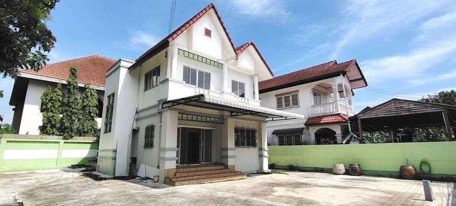 - ให้เช่า บ้านเดี่ยวหลังใหญ่ 90 ตร.ว. ซอยบุญศิริ16 สมุทรปราการใกล้ BTSโรงเรียนนายเรือ จอดรถจุกๆ 7 คันอยู่อาศัยหรือทำออฟฟิศได้!