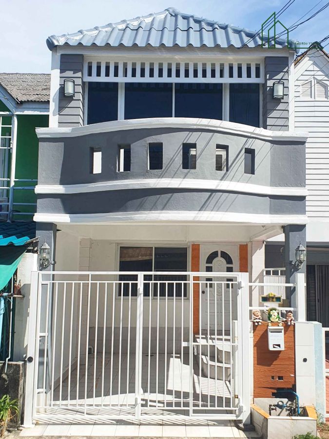 - บ้านทาวน์เฮ้าส์ 2 ชั้น 16 ตร.วา หมู่บ้านคอลเลจทาวน์ ซอยมหาวิทยาลัยอัสสัมชัญ หัวหมาก