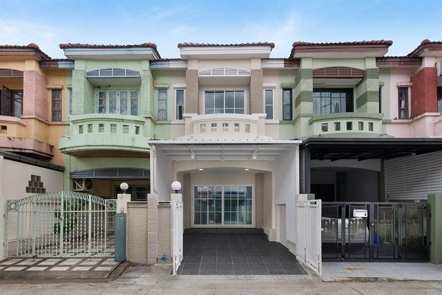 - หมู่บ้านบุศรินทร์ บางบัวทอง ต่อเติมครบพร้อมอยู่ ทำเลดี ใกล้รถไฟฟ้า