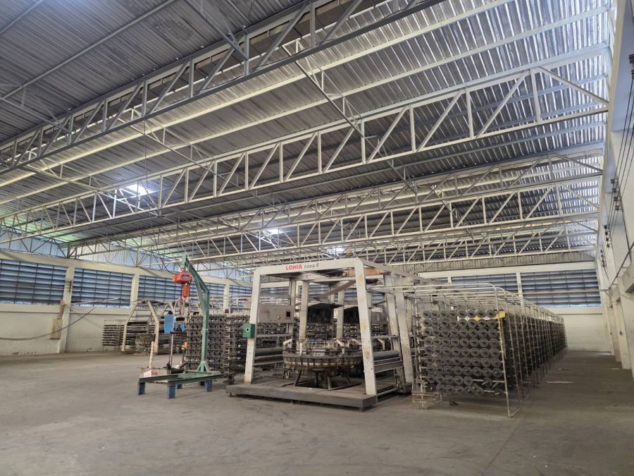 - ให้เช่าโรงงาน พร้อม รง 4 ตั้งอยู่บนถนนสุขุมวิท บางปูใหม่ โรงงานตั้งอยู่บนพื้นที่สีม่วง พื้นที่ขนาด 7,450 ตารางเมตร
