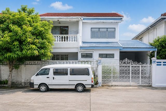 - ให้เช่า 4นอน วงแหวน สะพานสูง รามคำแหง บ้านเดี่ยว 2 ชั้น 2น้ำ สนามกีฬาหมู่บ้านนักกีฬา 800 ม.45ตร.ว. 180ตร.ม. 4แอร์ 4 จอดรถ 2 คัน แยกทับช้าง