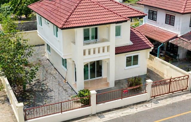 - ม.รังสิต 3.3 กม. บ้านเดี่ยว 2 ชั้น รีโนเวทใหม่ ให้เช่า โซนรังสิต-ปทุมธานี แยกบางพูน 1.5 กม. ทางด่วนบางพูน
