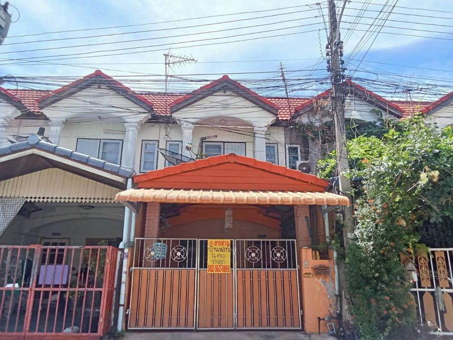 - ขายบ้านทาวน์เฮ้าส์ 2 ชั้น หมู่บ้านพนาสนธิ์ 9