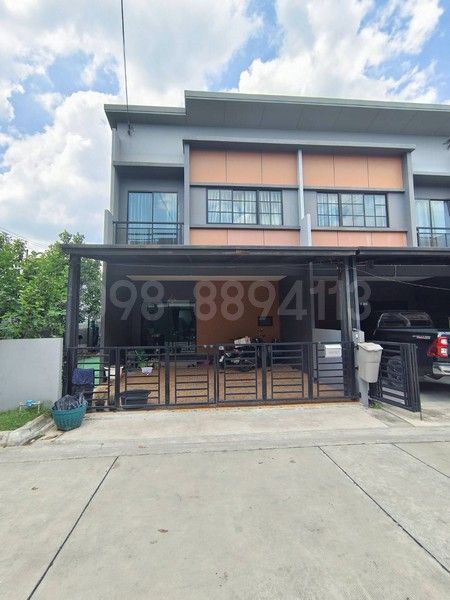 - ขายทาวน์โฮม หลังริม พื้นที่สวนกว้าง สิริ เพลส จรัญ ปิ่นเกล้า เนื้อที่ 34.3 ตรว 3นอน 3น้ำ หมู่บ้านติดทางด่วน ใกล้ MRTสายสีม่วง