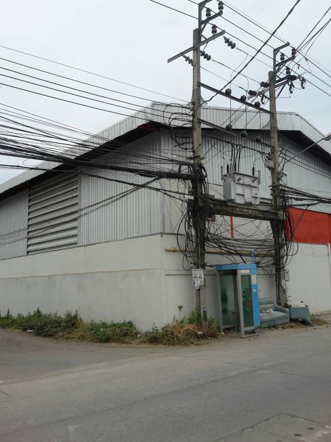 - ให้เช่าโกดังพร้อมออฟฟิศอยู่ถนนลาดกระบังกรุงเทพซอยลาดกระบังขนาดพื้นที่ 400 ตร.ว.