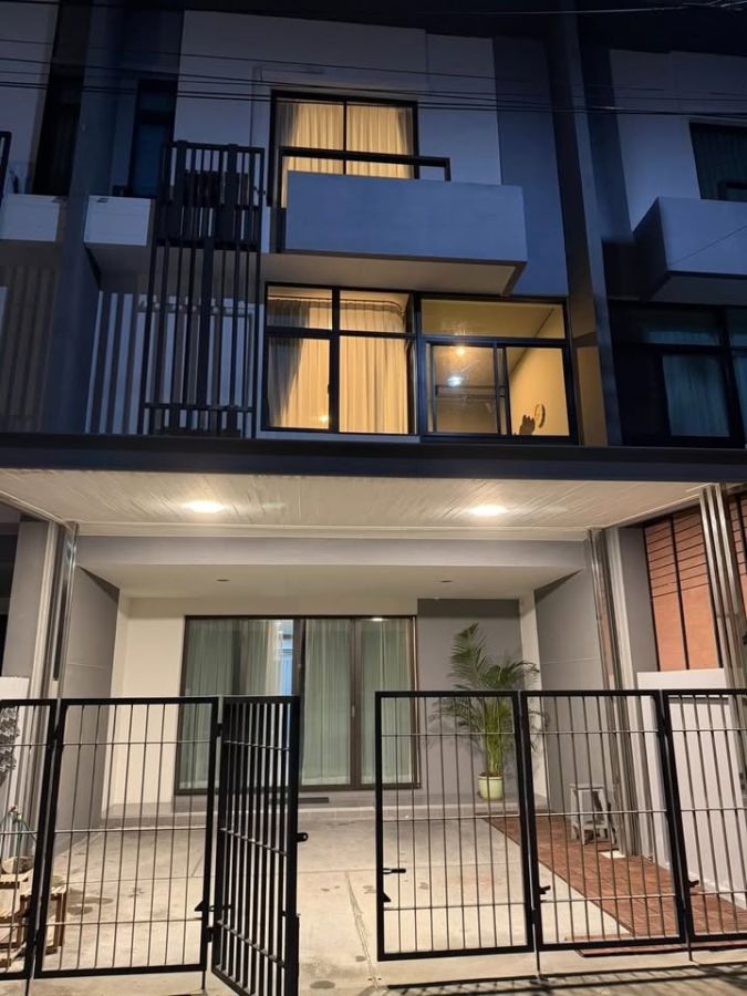 - ให้เช่า ทาวน์โฮม 3 ชั้น โครงการ Plex Residence เกษตร-นวมินทร์ ขนาด 20 ตารางวา 2 ห้องนอน แขวงนวมินทร์ เขตบึงกุ่ม กรุงเทพมหานคร