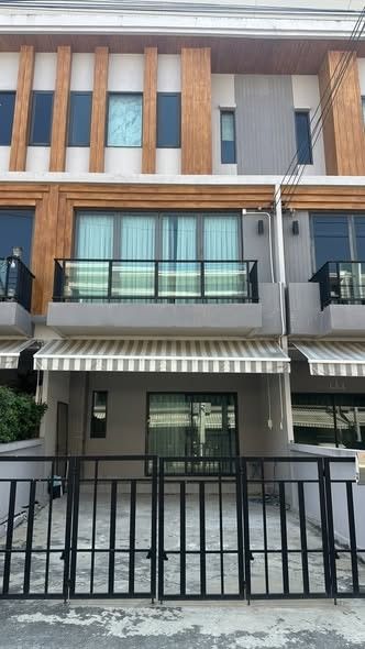 - ให้เช่า Premium Townhome@EIGENพัฒนาการ 99 มี 4 นอน4น้ำ แอร์ฯเฟอร์ฯ ครบ เช่า35,000 บาท/เดือน