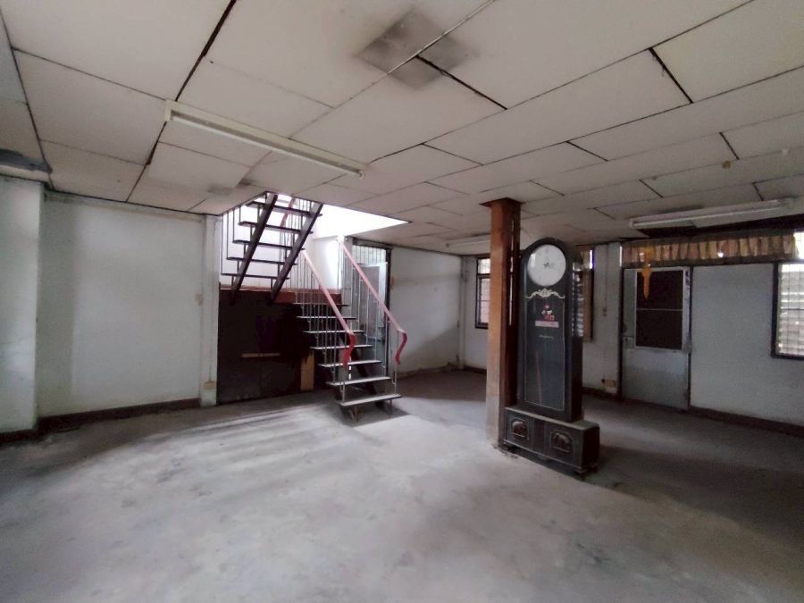 - ขายตามสภาพบ้านเดี่ยว 2 ชั้น สร้างเอง ซอยเพชรเกษม 53 เนื้อที่ 77 ตรว.