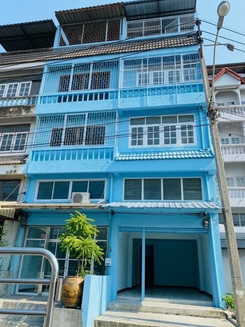 - ใกล้ Heathfield Inter Sch. 2นอน 2น้ำ ดาดฟ้ามีหลังคา รามคำแหง121-140 Jazz อาคารพาณิชย์ 4 ชั้นครึ่ง