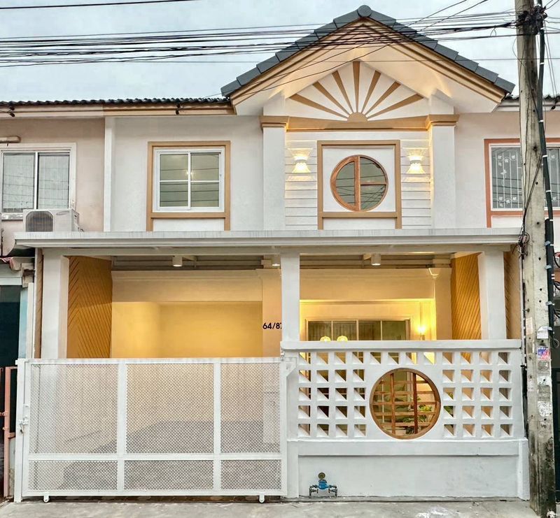 - ขายทาวน์เฮ้าส์ 2 ชั้น หมู่บ้านพฤกษา 37 ใกล้ถนนกาญจนาภิเษก เนื้อที่ 17 ตารางวา 3 ห้องนอน ตำบลบางแม่นาง อำเภอบางใหญ่ จังหวัดนนทบุรี