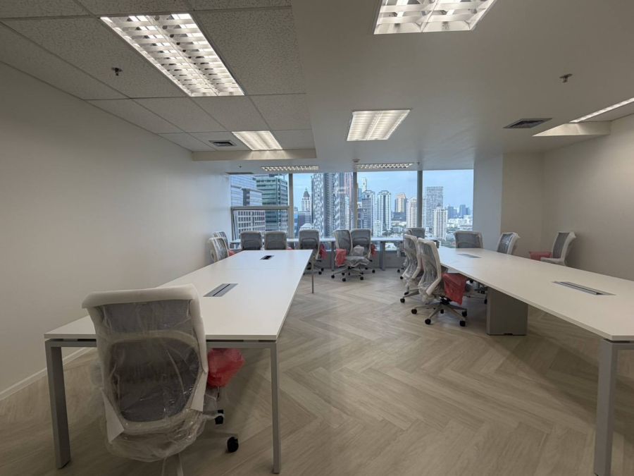 - ให้เช่าพื้นที่สำนักงาน Office Buildings Empire Tower อาคารเอ็มไพร์ ทาวเวอร์ ชั้น 17 ตกแต่งพร้อมเฟอร์นิเจอร์ เนื้อที่ 67 ตร.ม. ค่าเช่า 87,100 บาท/เดือน
