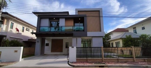 - บุราสิริ สนามบินน้ำ เนื้อที่ 66.2 ตร.ว. พื้นที่ใช้สอย 198.88 ตร.ม. ใกล้เซ็นทรัล นอร์ทวิลล์ และรถไฟฟ้าสายสีม่วง
