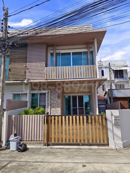 - ขายทาวน์เฮ้าส์ 2 ชั้น หลังมุม สภาพสวยพร้อมอยู่ เดอะคัลเลอร์ส วงแหวน เสรีไทย เนื้อที่ 25.1 ตรว 3นอน 2น้ำ แต่งครบพร้อมเข้าอยู่ได้เลย