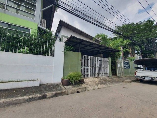 - ขายด่วน อาคาร 2 ขั้น เป็นโรงงานเบเกอรเก่า ในซอยรามคำแหง 118 เนื้อที่ 400 ตารางเมตร หรือ 114 ตรว เป็นออฟฟิตชั้นล่างและชั้นสอง
