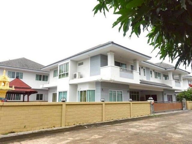 - poovillaพานทอง ใกล้อมตะเฟส6-10 บ้านเดี่ยว 2 ชั้นหลังใหญ่มาก
