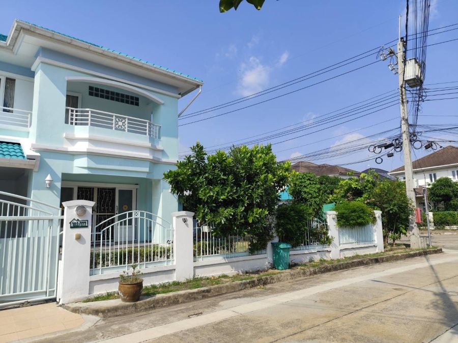 - ขายบ้านเดี่ยว 2ชั้น มบ.ลัดดารมย์ 89ตร.วา หลังริมถนนเมนหมู่บ้าน ทำเลดี โครงการติดถนนใหญ่ รัตนาธิเบศร์ หน้าทางเข้า ติดMRT สีม่วง สถานีไทรม้า