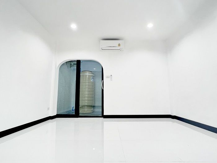 - ให้เช่า Home Office / อาคารพาณิชย์ 3 ชั้น สุขุมวิท 95 ราคาถูก
