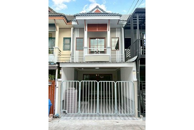 - ทาวน์เฮ้าส์ 2 ชั้น ดิเอมเมอรัลด์พาร์ค 2 บางบัวทอง (ซอยราชพฤกษ์ 9)