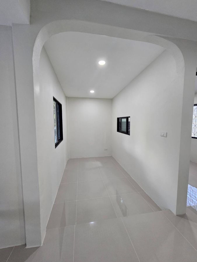 - รีโนเวทต่อเติมใหม่ทั้งหลัง สไตล์โมเดิร์นมินิมอล บ้านแฝดหลังมุม