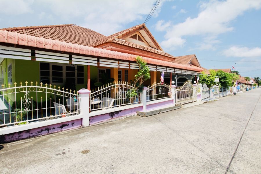 - ขายบ้านเดี่ยว 61 ตร.วา หมู่บ้านราชนุช14 ติดถนนสุขุมวิท ใกล้โรบินสัน บ้านฉาง ระยอง 2 กม.