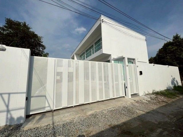 - บ้านโมเดิร์นมินิมอลสีขาวสวยๆใกล้สนามบินสุวรรณภูมิ ,Robinson Lifestyle ลาดกระบัง