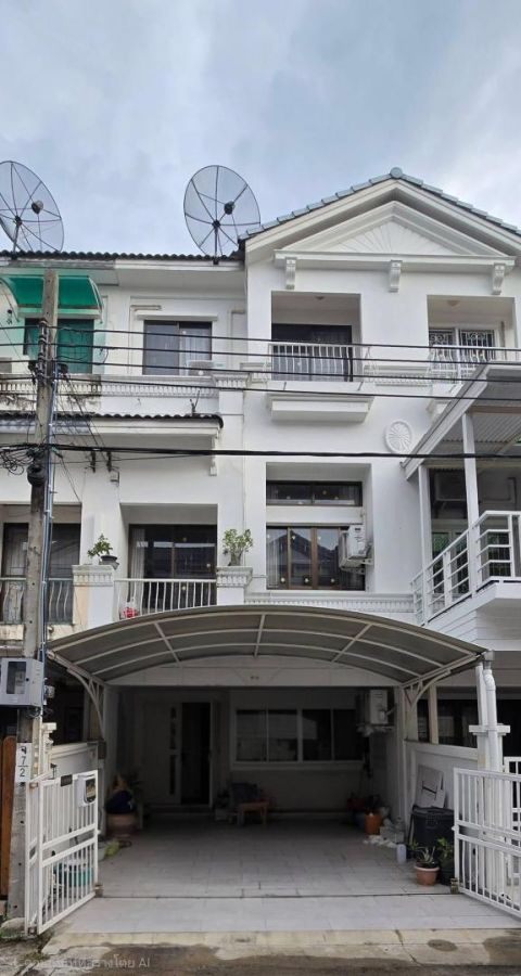 - แต่งใหม่ทั้งหลัง เลี้ยงสัตว์ได้ เช่าทาวน์โฮม 3.5 ชั้น บ้านกลางเมือง รัชดา-เหม่งจ๋าย 2 เฟอร์ครบ พร้อมอยู่