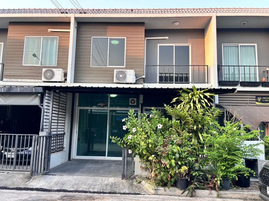 - ให้เช่า ทาวน์เฮ้าส์ หมู่บ้าน อารียา เดอะคัลเลอร์สวงแหวน-รามอินทรา ซอยสุเหร่าคลองหนึ่ง 15 ใกล้แฟชั่นไอส์แลนด์ ราคา 13,000 บาท/เดือน