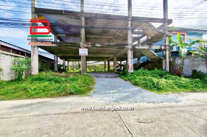 - ที่ดินพร้อมสิ่งปลูกสร้าง ซอยลาดพร้าว 87 แยก 21 เนื้อที่ 86 ตรว. ถนนลาดพร้าว แขวงคลองเจ้าคุณสิงห์ เขตวังทองหลาง