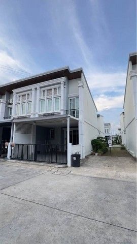 - ให้เช่าทาวโฮมหลังมุมโครงการ Golden Town สุขุมวิท-BTS แบริ่งใกล้โรงเรียนนานาชาติ: St. Andrews , Berkeley , Wells ใกล้BTS แบริ่ง ใกล้ทางด่วน