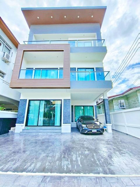 - วัดธาตุทอง บ้าน พร้อมเฟอร์ฯ บ้านเดี่ยว 3 ชั้นสร้างใหม่ 4 นอน ใกล้BTS เอกมัย 600 ม. 5 น้ำ 50 ตร.ว. ทำเลใจกลางสุขุมวิท เหมาะสำหรับอยู่อาศัย
