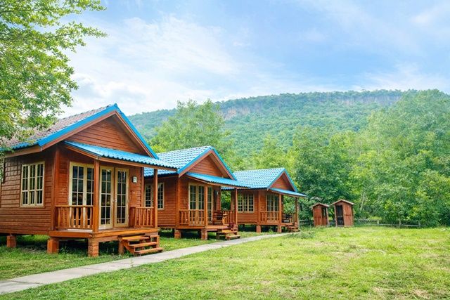 - เขาใหญ่ หมูสี ที่ดินวิวภูเขา 360 องศา บ้านน็อคดาวน์ 3 หลัง 1 ไร่ 23 ตร.ว. ใจกลาง ปากช่อง กรีนเนอรี่ รีสอร์ท 500 ม.