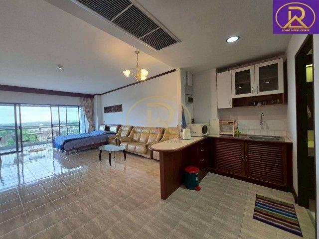 - ให้เช่าคอนโดห้องใหญ่ วิวสวยเห็นทะเลและสนามกอล์ฟ ปัญญารีสอร์ทคอนโดมิเนียม (Panya Resort Condominium) ชั้น 5 ติดถนนสุขุมวิท ศรีราชา จ.ชลบุรี