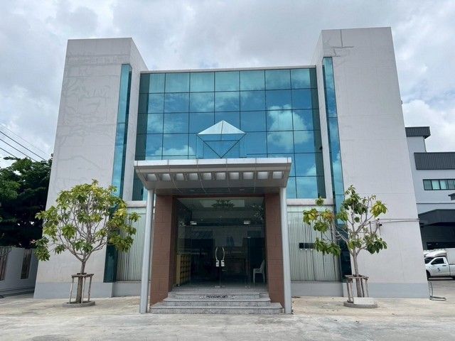 - ท่าข้าม เขตบางขุนเทียน 600 ตร.ม.แบ่งห้องใช้งานใว้แล้ว ผู้จัดการ ห้องประชุม ห้องรับแขก ห้องโชว์สินค้า